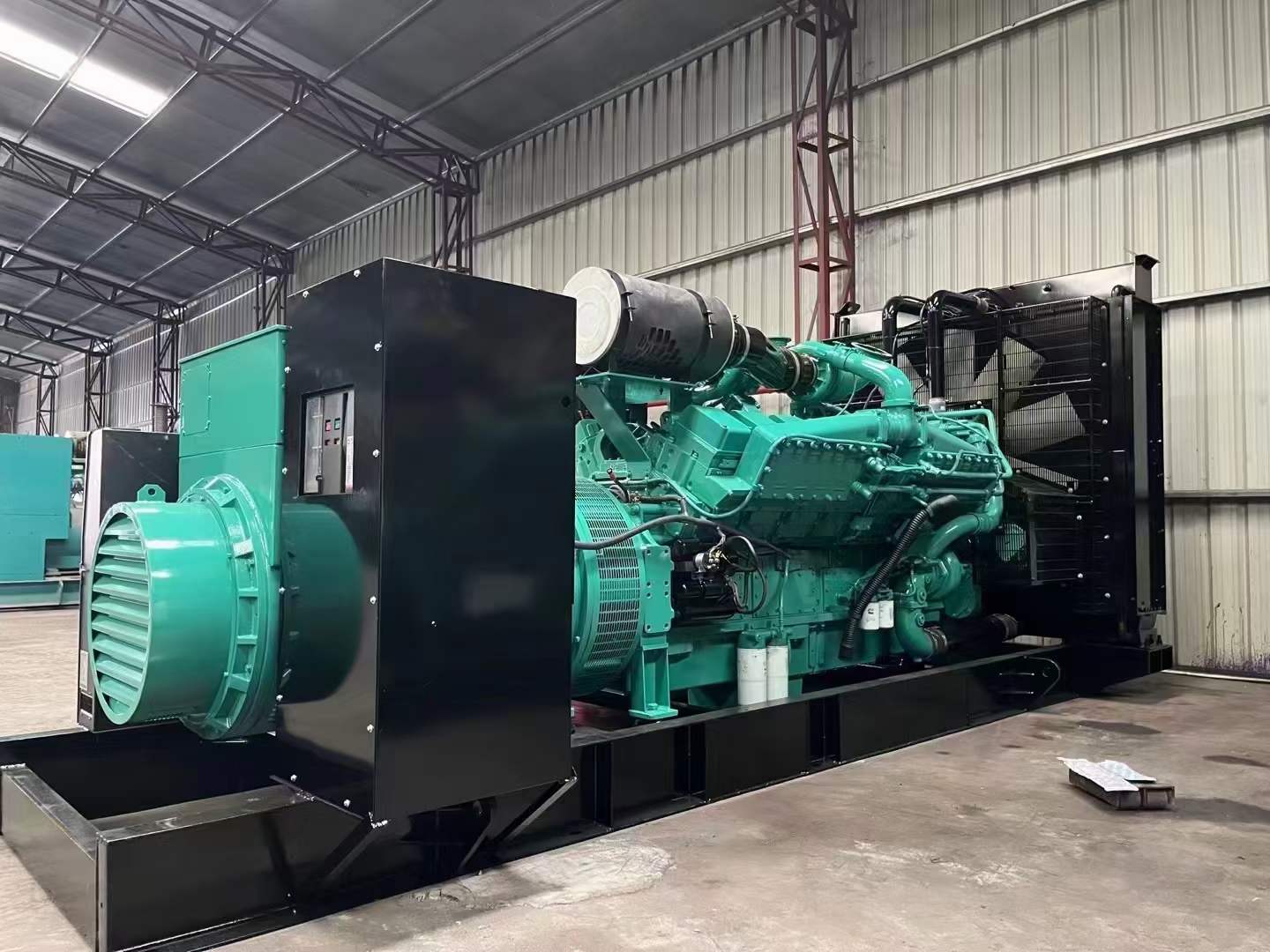 都兰如何降低 800kW 柴油发电机输出电流的波动？