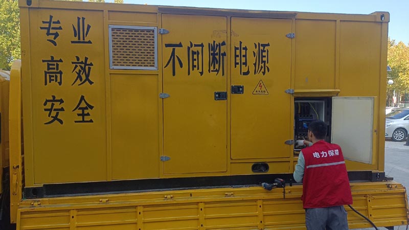 都兰柴油发电机组和UPS电源配合使用时，如何避免切换过程中的电力中断？